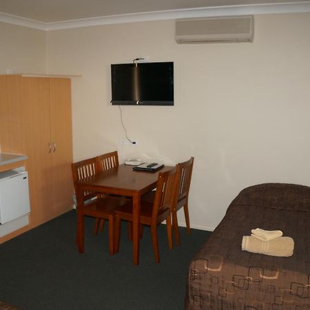 Green Gables Motel Даббо Экстерьер фото