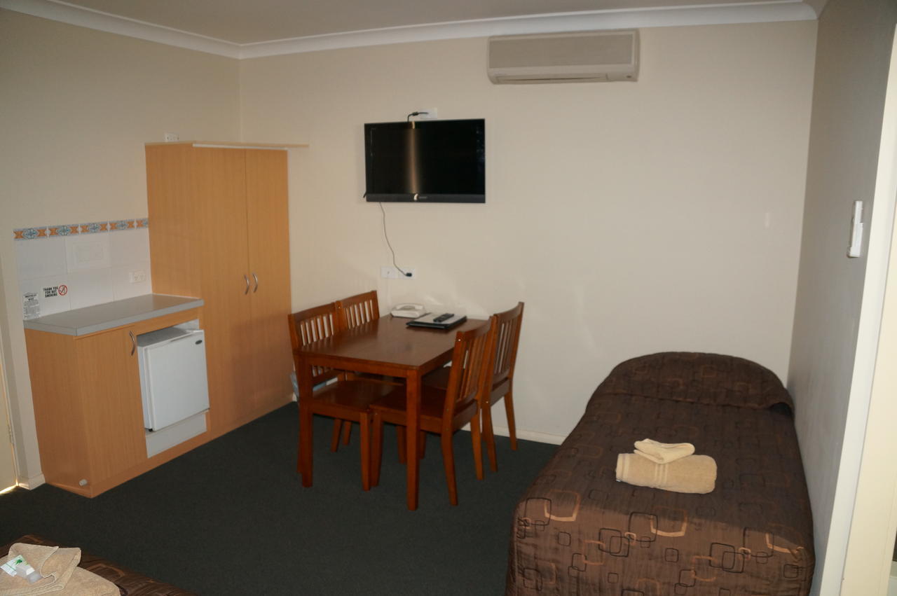 Green Gables Motel Даббо Экстерьер фото