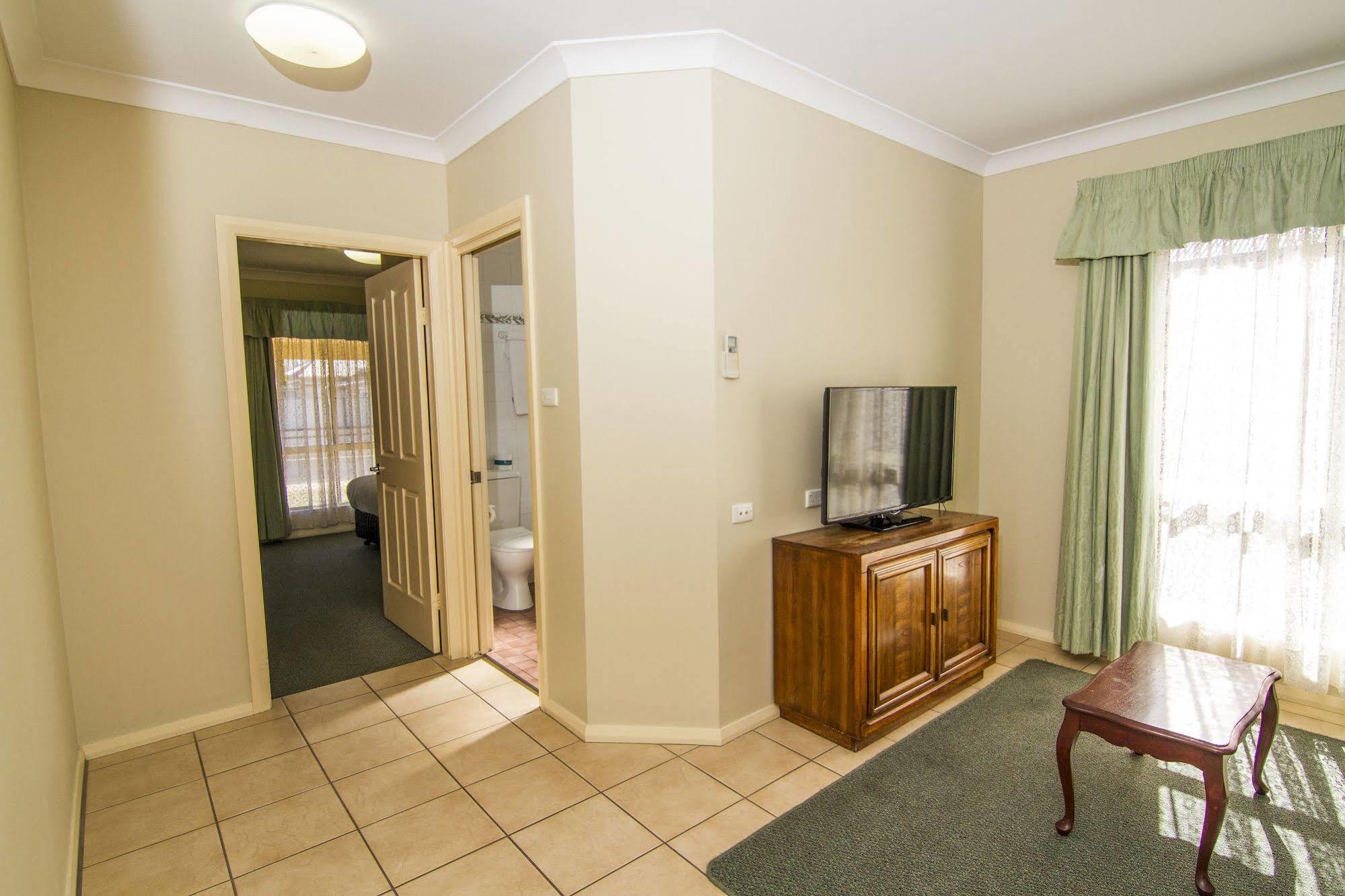 Green Gables Motel Даббо Экстерьер фото