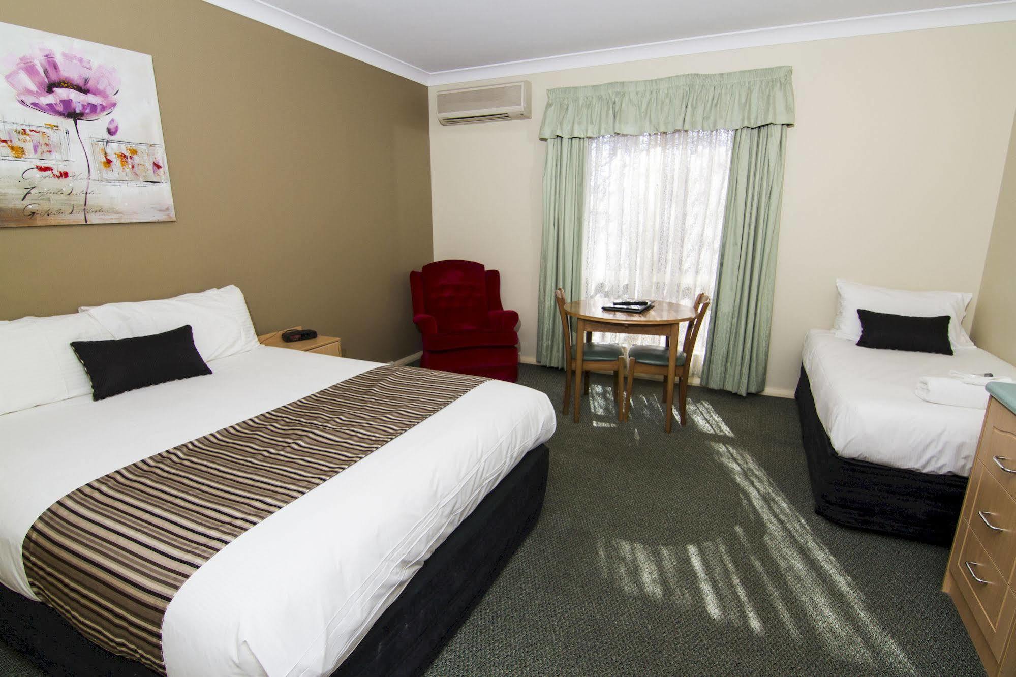 Green Gables Motel Даббо Экстерьер фото