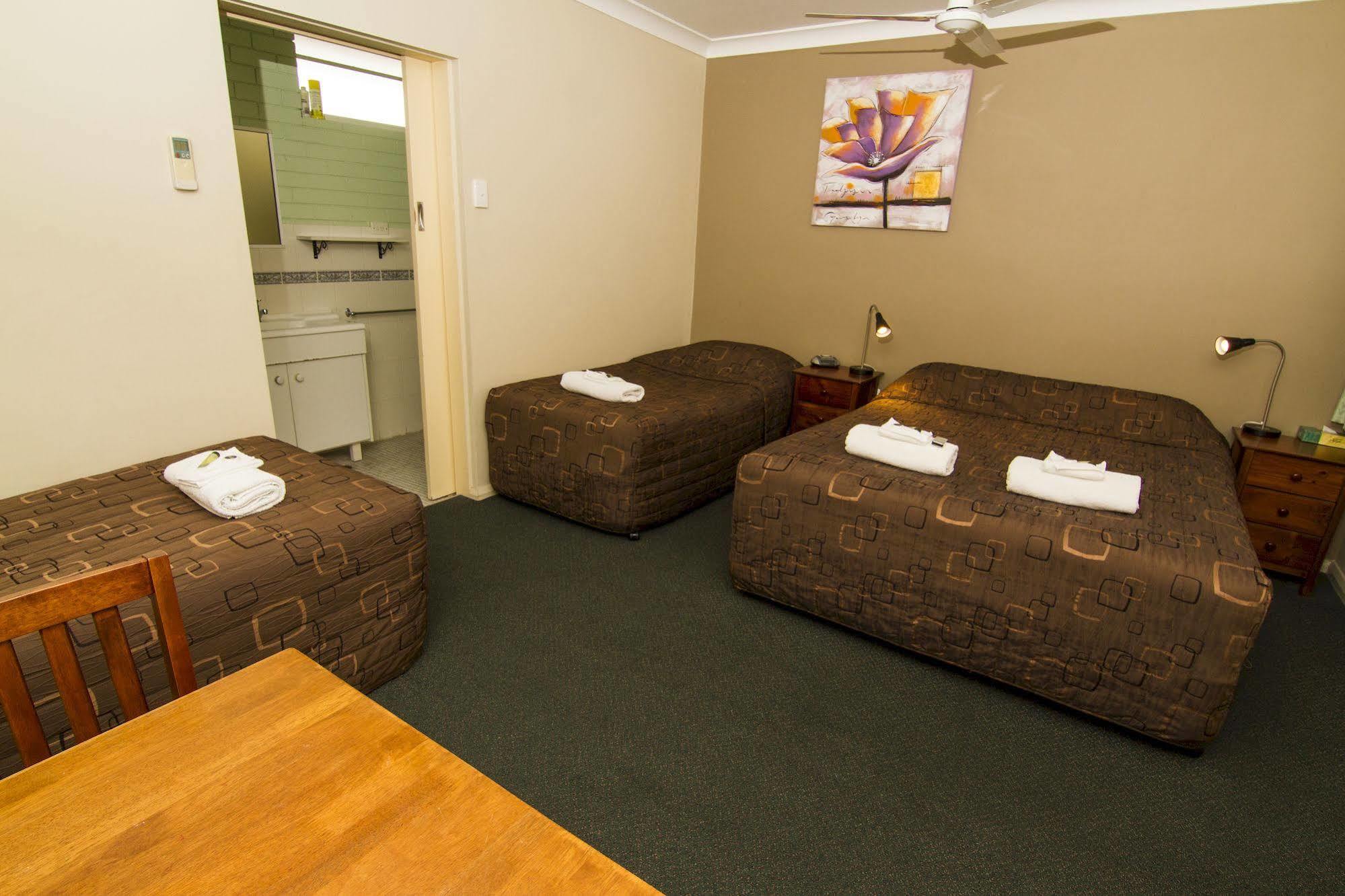 Green Gables Motel Даббо Экстерьер фото