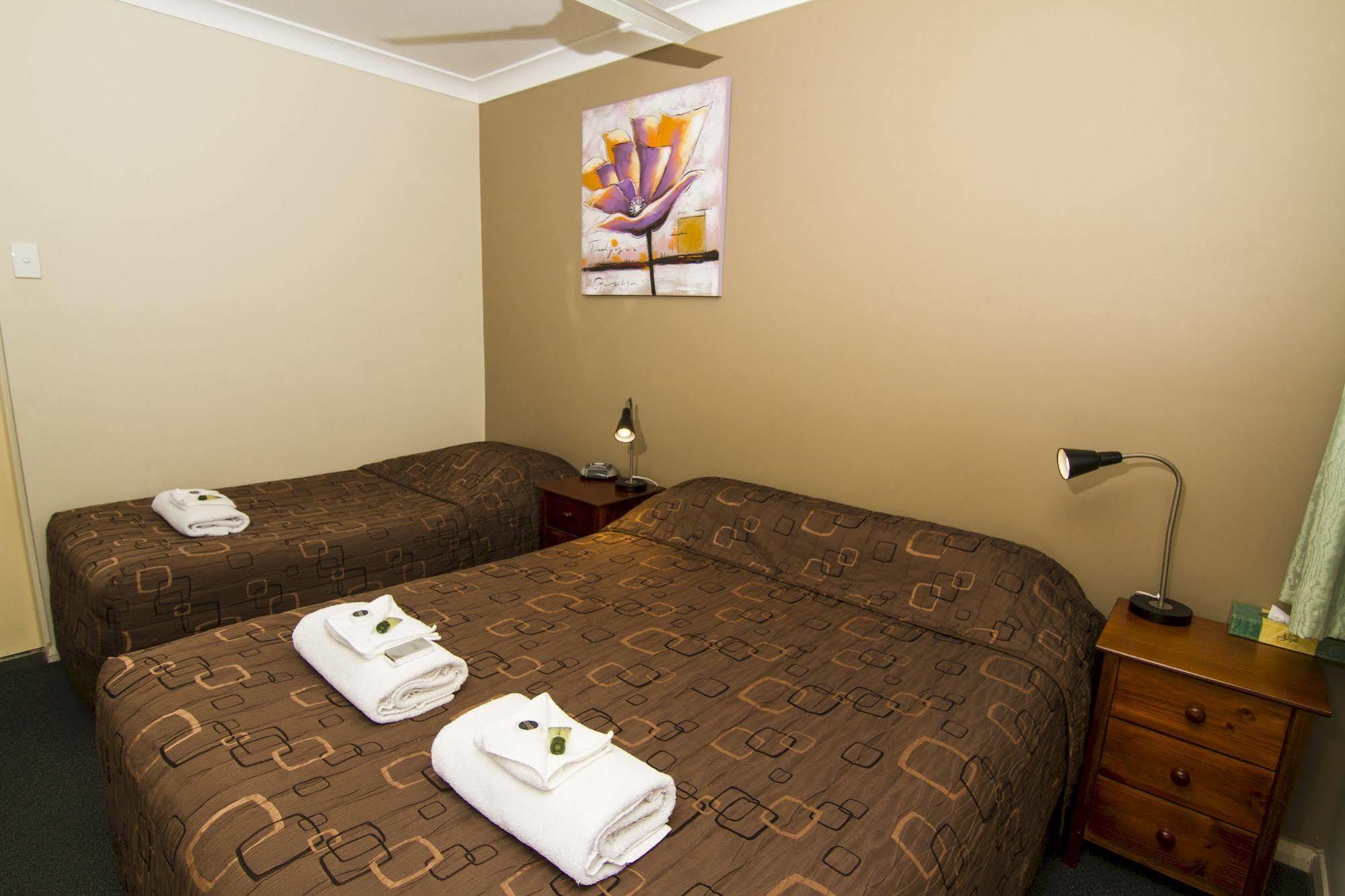 Green Gables Motel Даббо Экстерьер фото