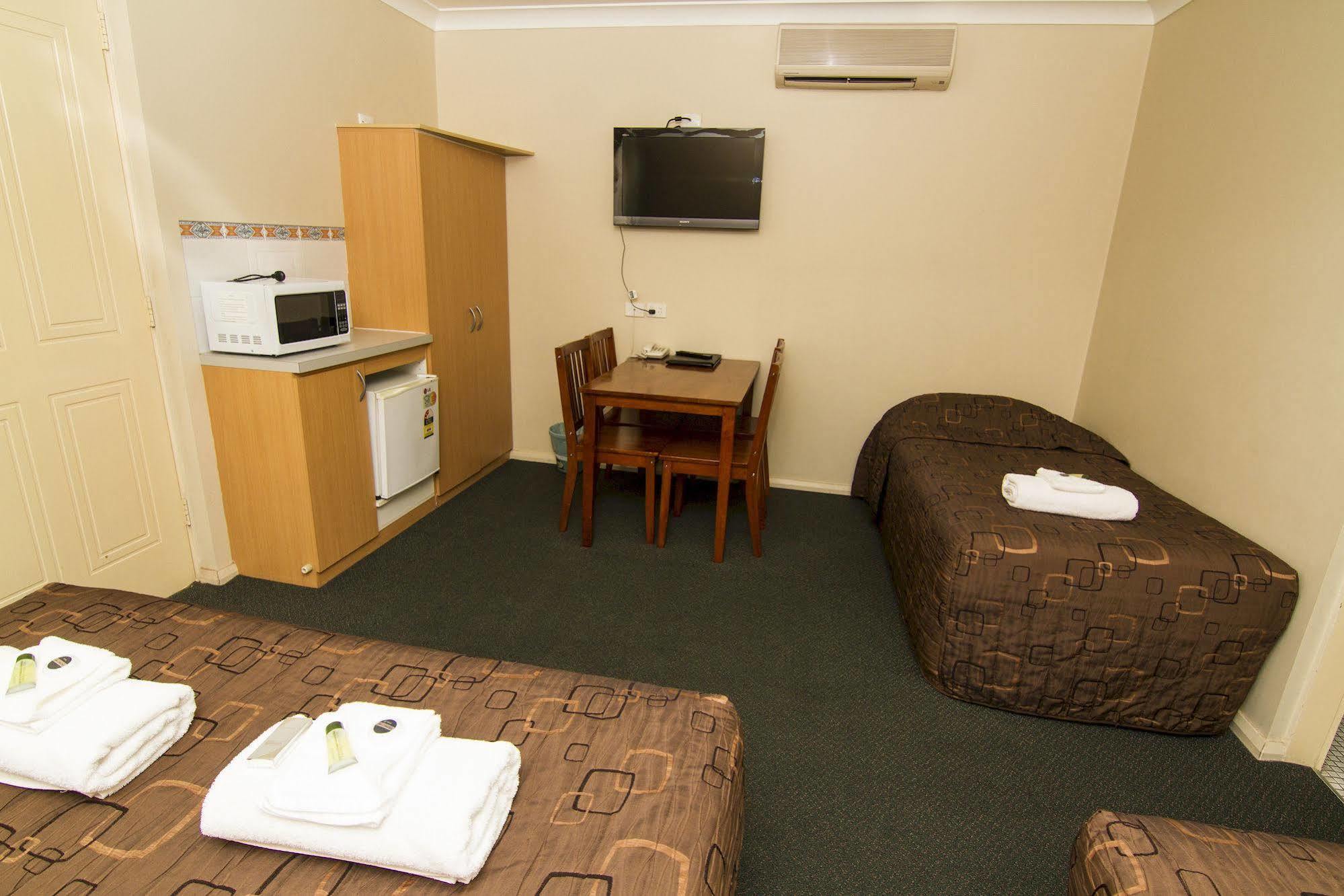 Green Gables Motel Даббо Экстерьер фото