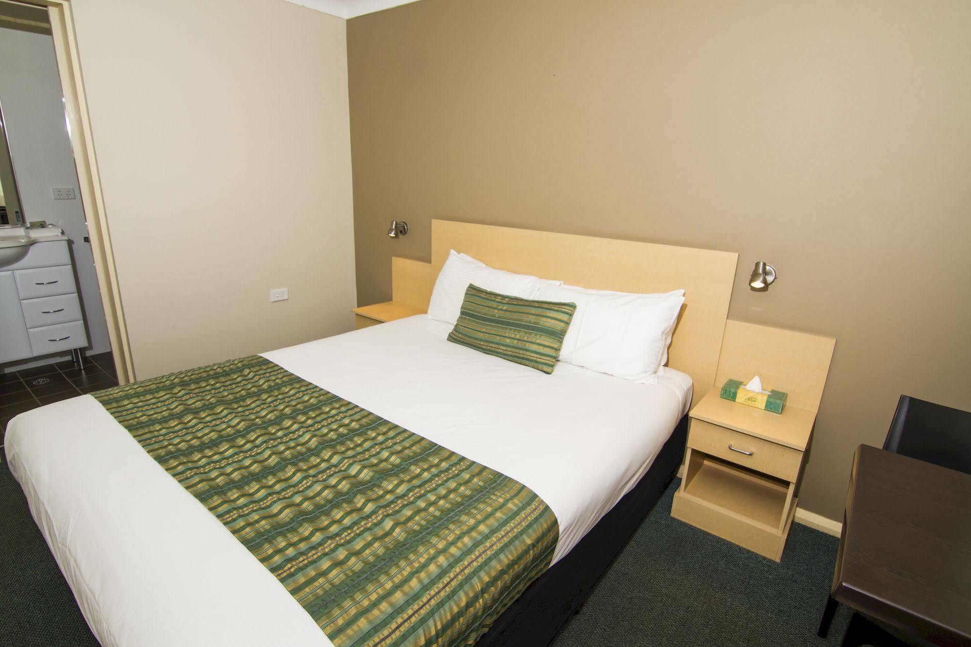 Green Gables Motel Даббо Экстерьер фото