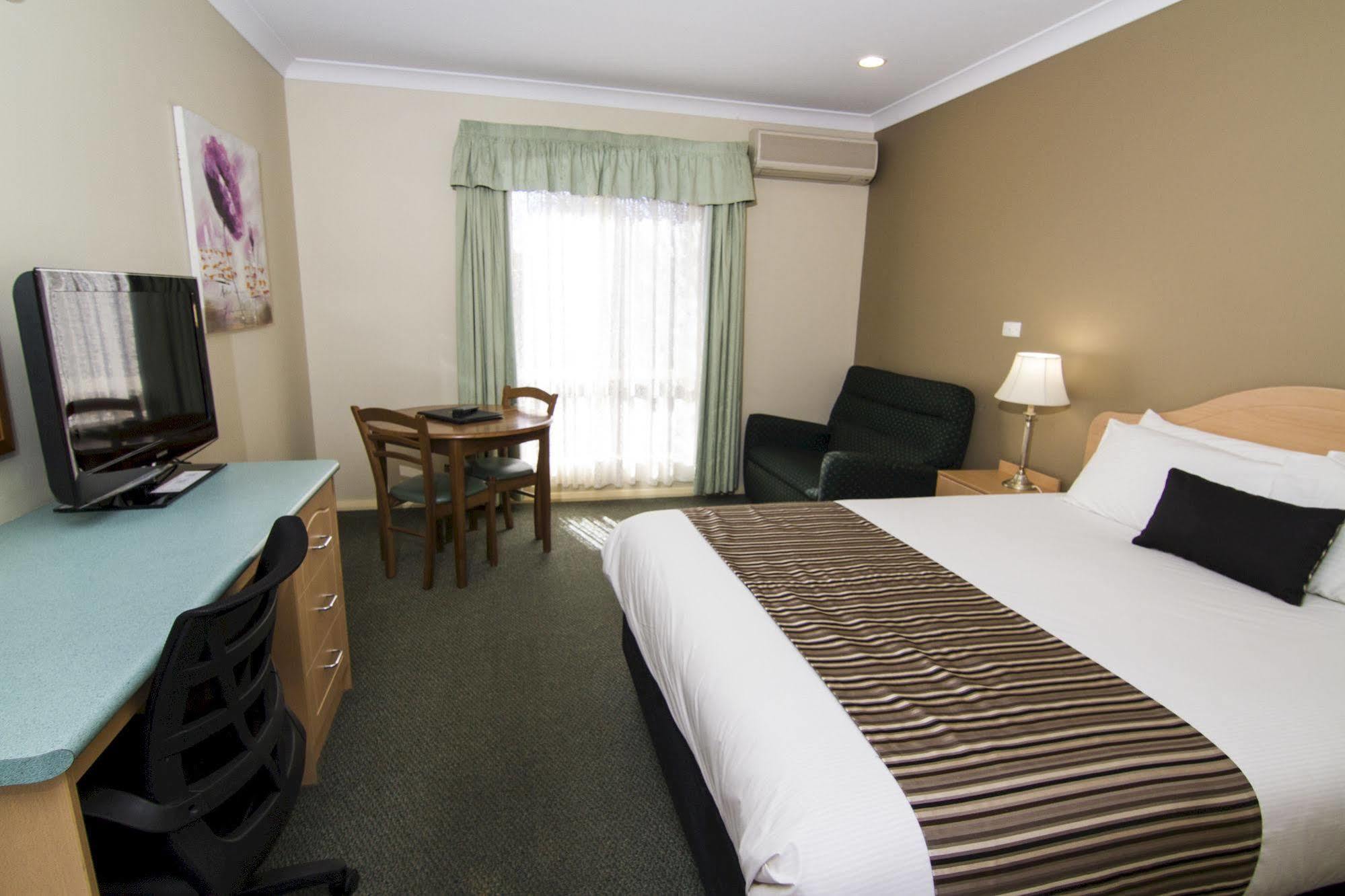 Green Gables Motel Даббо Экстерьер фото