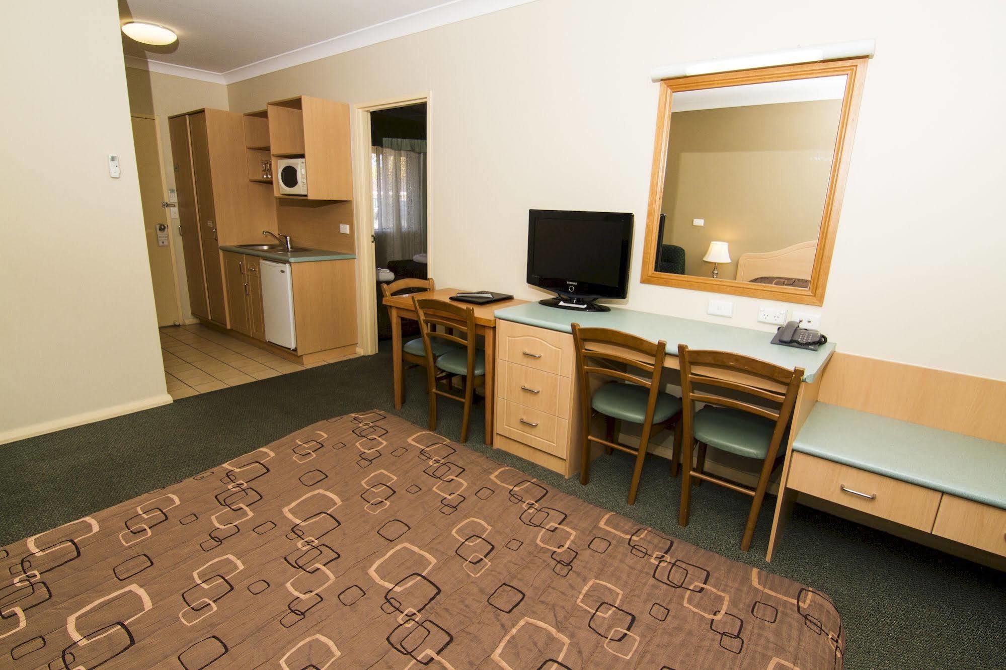 Green Gables Motel Даббо Экстерьер фото