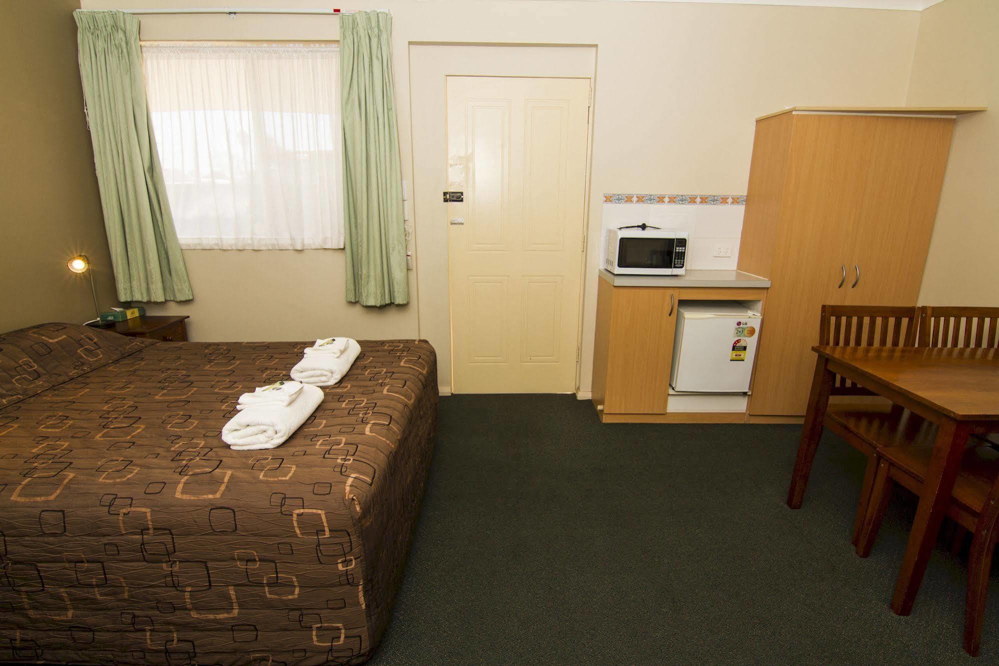 Green Gables Motel Даббо Экстерьер фото
